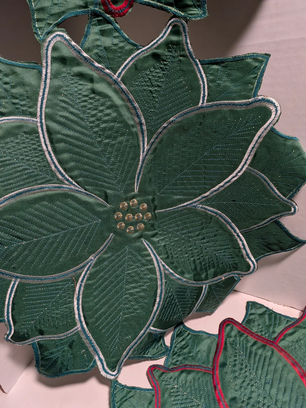 Holiday Poinsettia Table Runner - Red & White